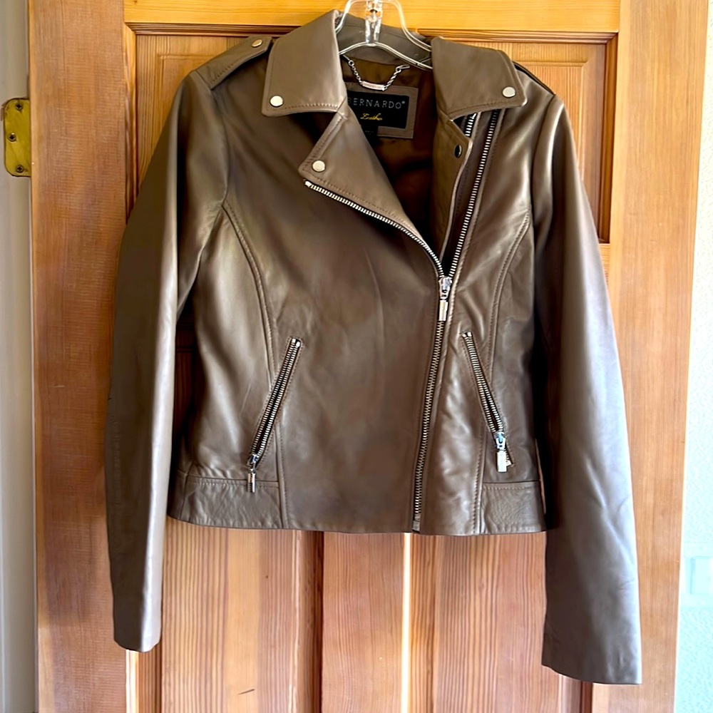 Bernardo tan leather jacket size small